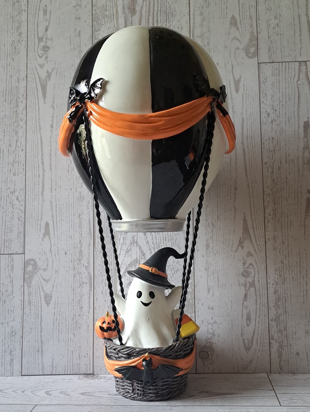 Ghost Figurine In Hot Air Balloon Halloween Decor - Free Standing Tabletop New - Picture 1 of 7